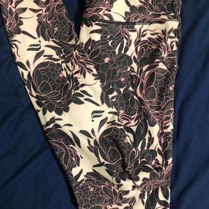 Fabletics mid rise power hold leggings